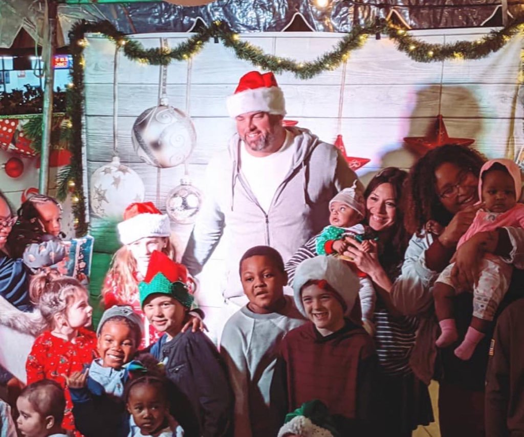 Andrew Whitworth posing with kids for a picture